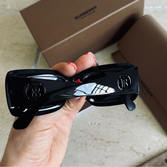 BURBERRY Sunglasses, B4243 3001/87, Authentic with tags - Picture 8 of 11